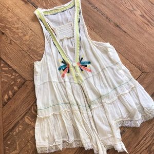 ✨SOLD!✨Flowy Boho Embroidered Tank